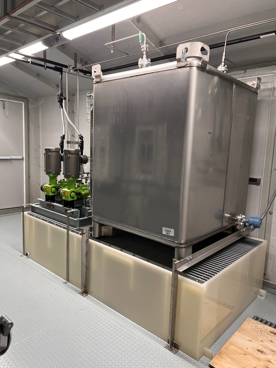 Chem-feed System and Tote within Explosion-proof Shelterhouse